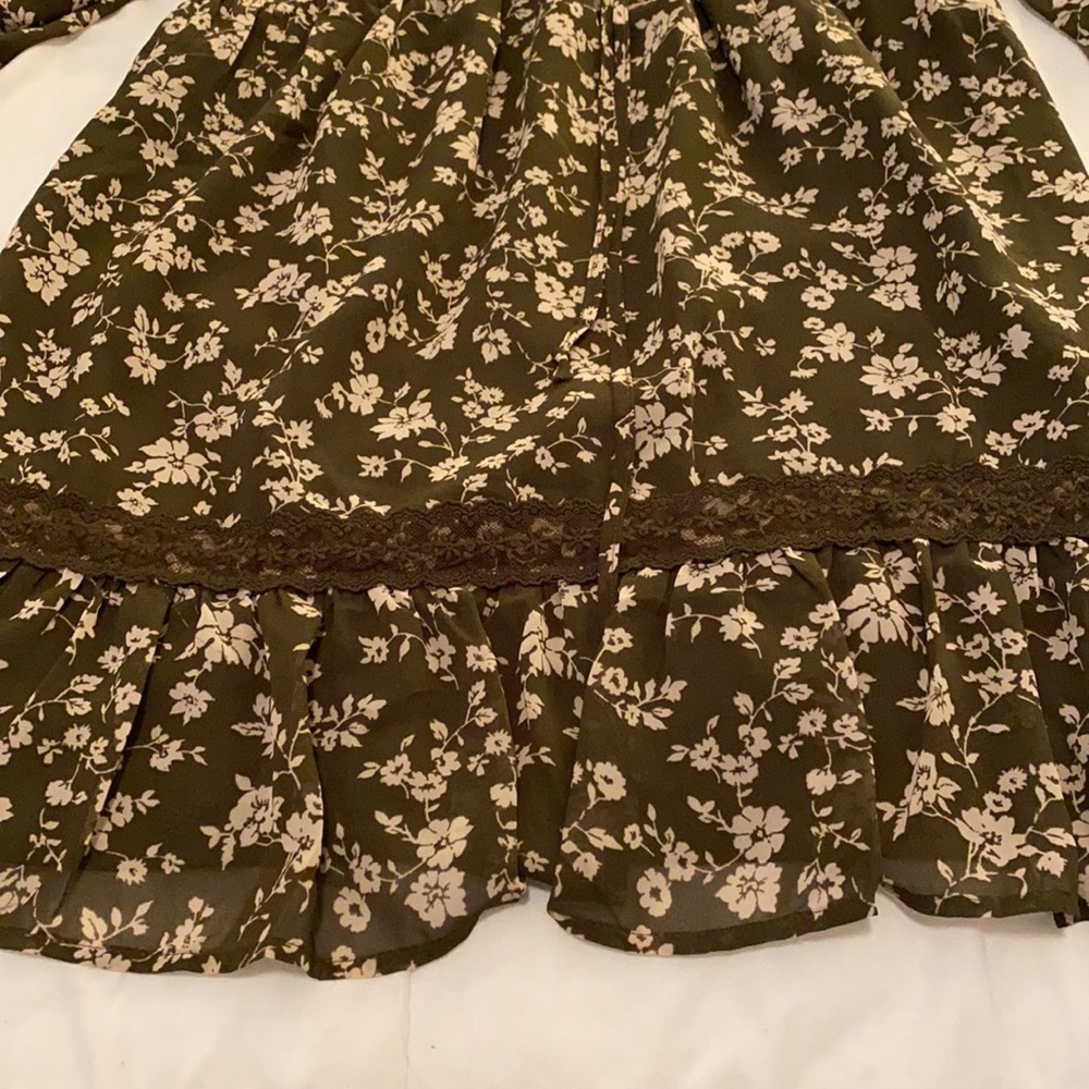 Spring dress - Picture 2 of 5